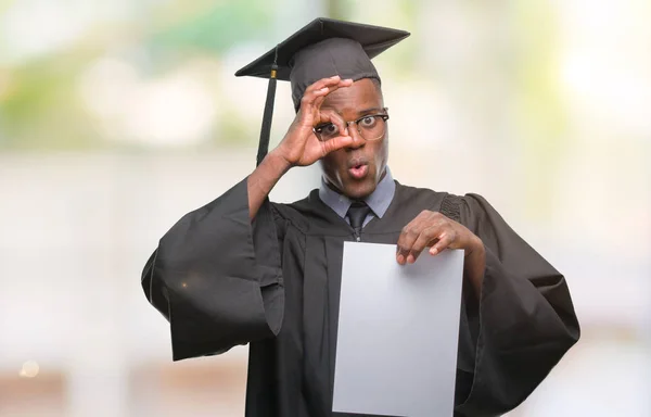 Young Studeerde Aan Afro Amerikaanse Man Met Blanco Papier Mate — Stockfoto