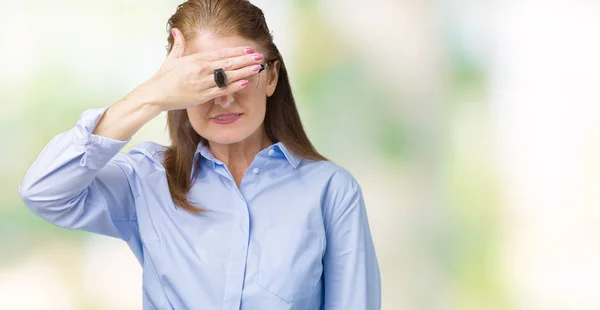 Hermosa Mujer Mediana Edad Madura Negocios Con Gafas Sobre Fondo —  Fotos de Stock