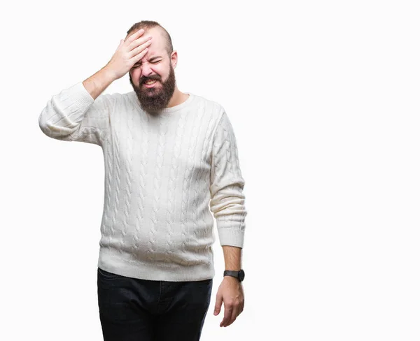 年轻的高加索嬉皮士男子穿着冬季毛衣在孤立的背景下遭受头痛绝望和压力 因为疼痛和偏头痛 双手放在头上 — 图库照片