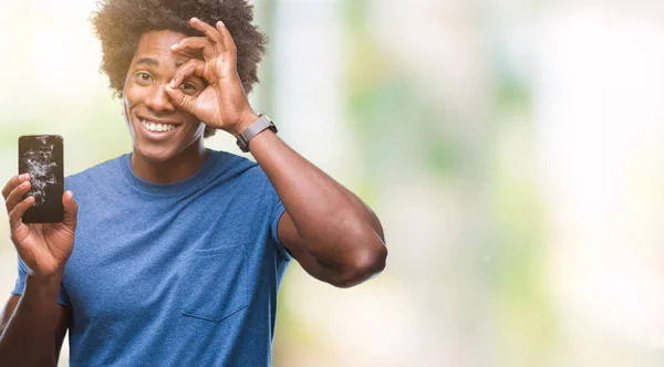 Afro Americký Muž Který Držel Nefunkční Smartphone Izolované Pozadí Šťastný — Stock fotografie