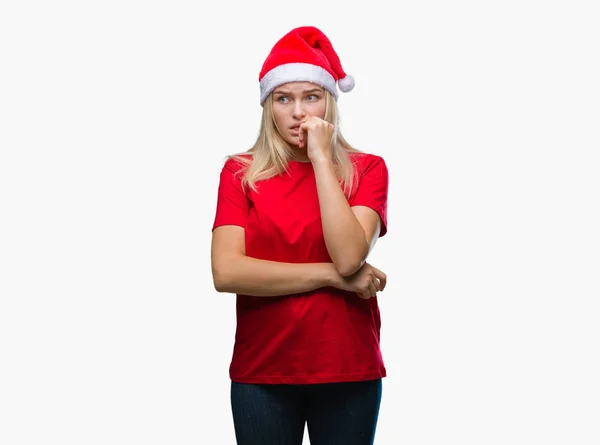 Mujer Caucásica Joven Con Sombrero Navidad Sobre Fondo Aislado Buscando —  Fotos de Stock