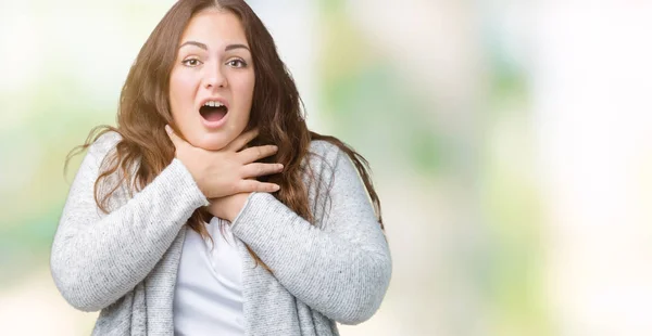 Mulher Bonita Size Jovem Usando Jaqueta Inverno Sobre Fundo Isolado — Fotografia de Stock