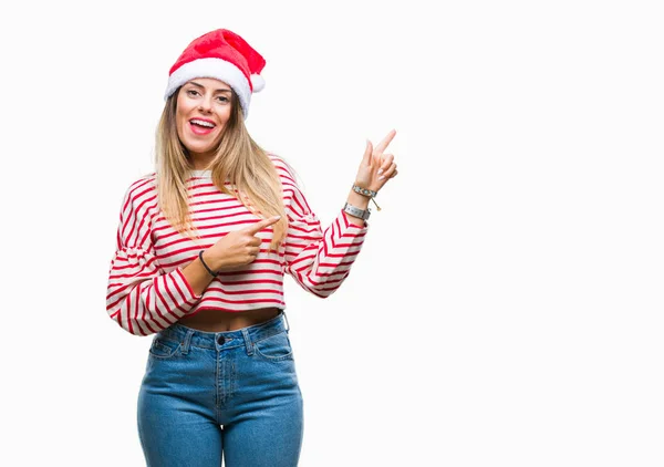Mladá Krásná Žena Nosí Vánoční Čepice Izolované Pozadí Úsměvem Při — Stock fotografie