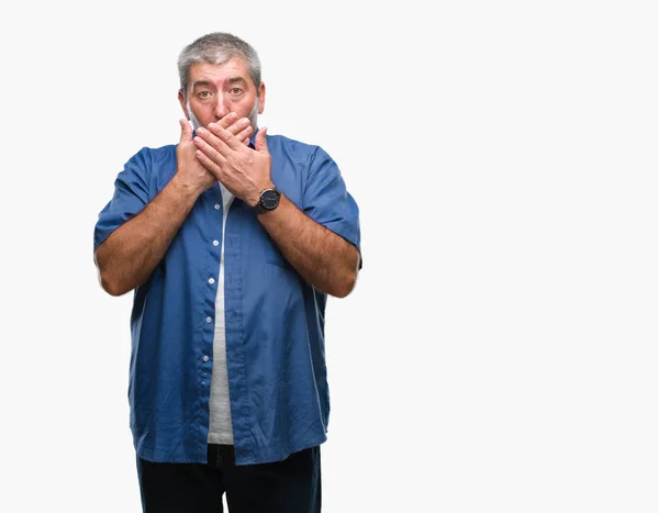 Bello Uomo Anziano Sfondo Isolato Scioccato Copertura Bocca Con Mani — Foto Stock