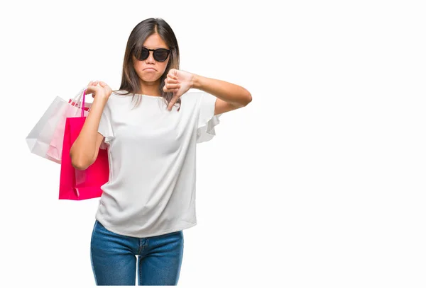 Jovem Mulher Asiática Segurando Sacos Compras Vendas Sobre Fundo Isolado — Fotografia de Stock