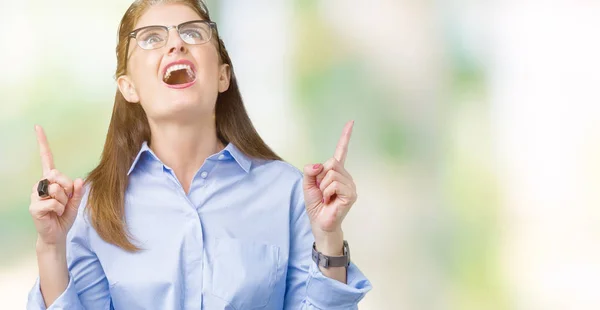 Hermosa Mujer Mediana Edad Madura Negocios Con Gafas Sobre Fondo —  Fotos de Stock