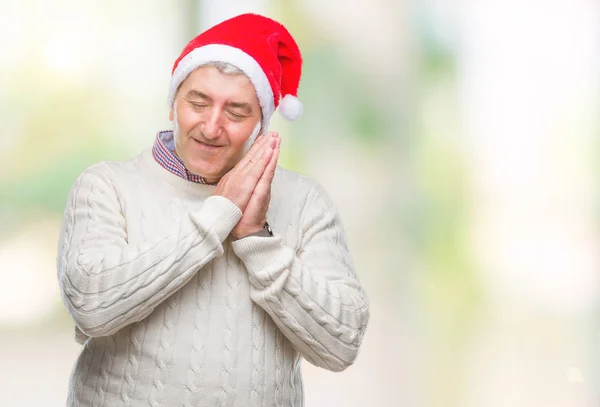 Bonito Homem Sênior Vestindo Chapéu Natal Sobre Fundo Isolado Dormindo — Fotografia de Stock