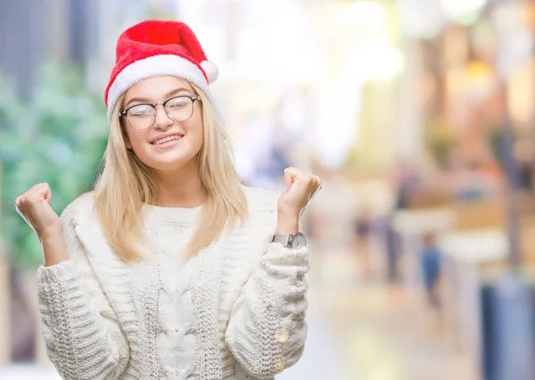 Jeune Femme Caucasienne Portant Chapeau Noël Sur Fond Isolé Célébrant — Photo