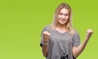 Kutlama izole arka plan üzerinde beyaz kadın şaşırttı ve başarı için kaldırdı kollarını açarak hayret ve gözleri açık. Kazanan kavramı.