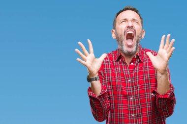 İzole arka plan çılgın ve kızgın bağırarak ve agresif ifade ve silah kaldırdı bağırmaya orta yaş ağarmış komuta sizde. Hayal kırıklığı kavramı.