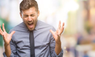 Genç iş adamı üzerinde arka plan deli kutluyor izole ve crazy arms ile başarı için kaldırdı ve heyecanlı çığlık gözleri kapalı yakışıklı. Kazanan kavramı