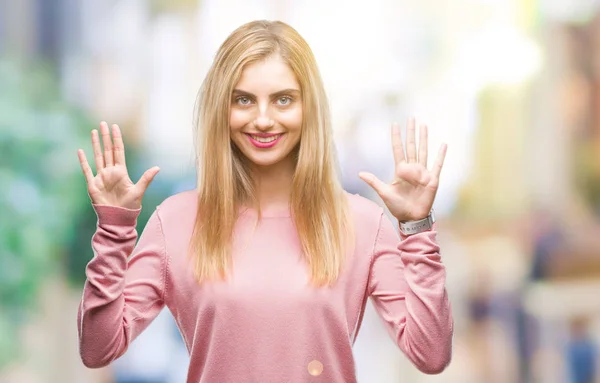 Joven Hermosa Mujer Rubia Con Suéter Invierno Rosa Sobre Fondo —  Fotos de Stock