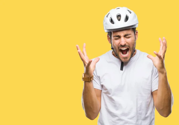 Pemuda Tampan Mengenakan Helm Pengendara Sepeda Atas Latar Belakang Terisolasi — Stok Foto