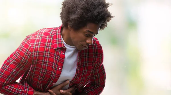 Afro Amerikaanse Man Geïsoleerd Achtergrond Met Hand Maag Omdat Misselijkheid — Stockfoto