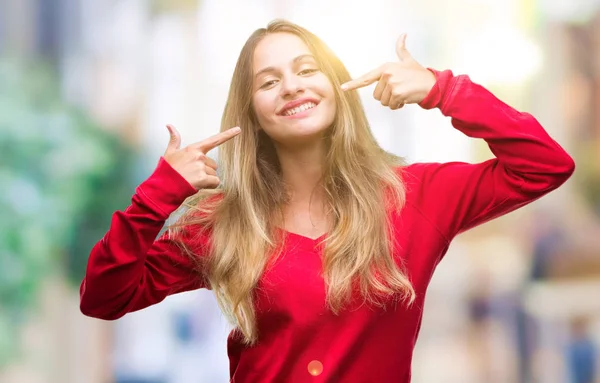 Joven Hermosa Mujer Rubia Con Suéter Rojo Sobre Fondo Aislado —  Fotos de Stock