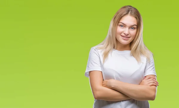 Junge Kaukasische Frau Über Isoliertem Hintergrund Glücklich Lächelnd Mit Verschränkten — Stockfoto