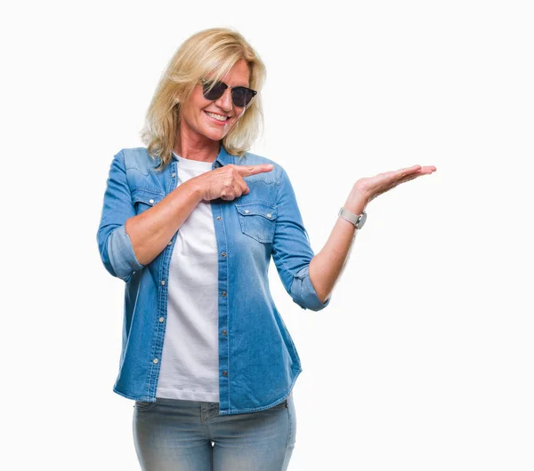 Middle Age Blonde Woman Wearing Sunglasses Isolated Background Amazed Smiling — Stock Photo, Image