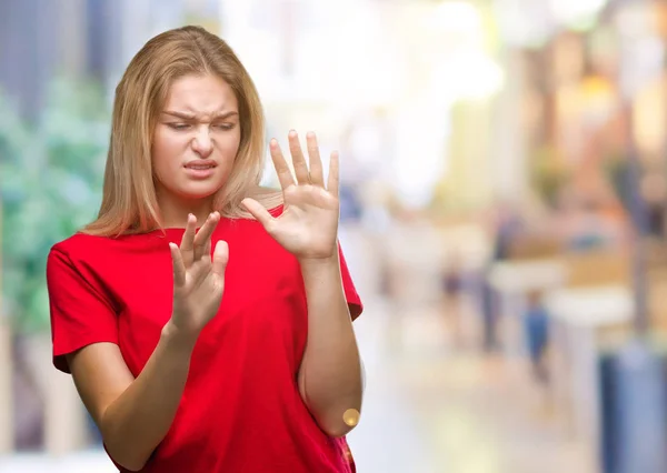 Mujer Caucásica Joven Sobre Fondo Aislado Expresión Disgustada Disgustada Temerosa — Foto de Stock