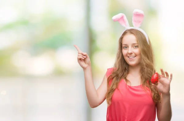 Jonge Blonde Vrouw Draagt Easter Bunny Oren Erg Blij Met — Stockfoto