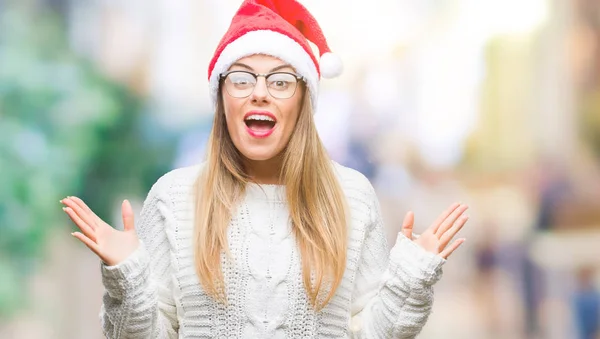 Mladá Krásná Žena Nosí Vánoční Čepice Nad Izolované Pozadí Slaví — Stock fotografie