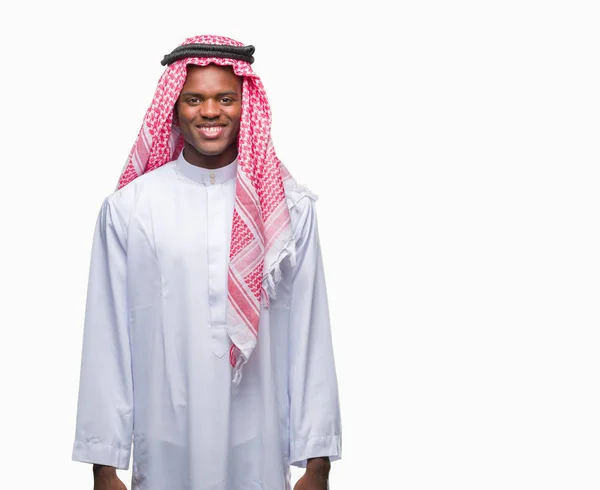 Jeune Homme Arabe Africain Portant Keffiyeh Traditionnelle Sur Fond Isolé — Photo