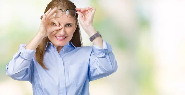 Hermosa Mujer Mediana Edad Madura Negocios Con Gafas Sobre Fondo —  Fotos de Stock