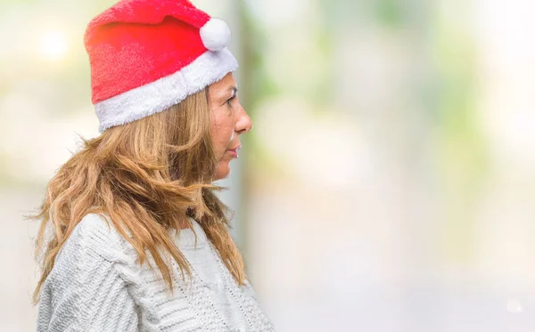 Middelbare Leeftijd Senior Spaanse Vrouw Dragen Kerstmuts Geïsoleerde Achtergrond Zoek — Stockfoto