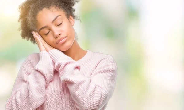 Giovane Donna Afro Americana Indossa Maglione Invernale Sfondo Isolato Sonno — Foto Stock