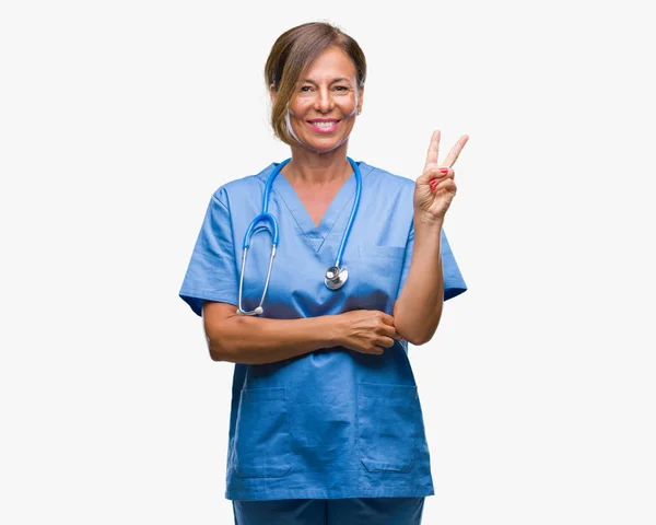 Medelåldern Ledande Sjuksköterska Läkare Kvinna Över Isolerade Bakgrund Leende Med — Stockfoto