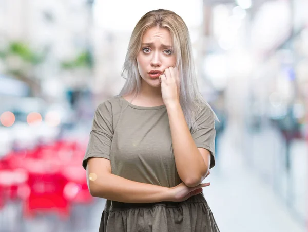 Unga Blonda Kvinnan Över Isolerade Bakgrund Ser Stressad Och Nervös — Stockfoto