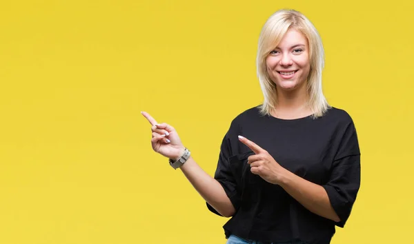 Jovem Bela Mulher Loira Sobre Fundo Isolado Sorrindo Olhando Para — Fotografia de Stock