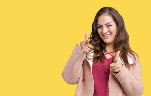 Mulher Bonita Size Jovem Usando Casaco Inverno Sobre Fundo Isolado — Fotografia de Stock