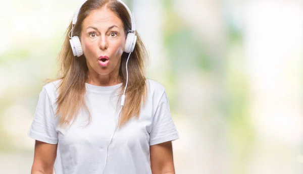 Hispanische Frau Mittleren Alters Hört Musik Mit Kopfhörern Über Isoliertem — Stockfoto