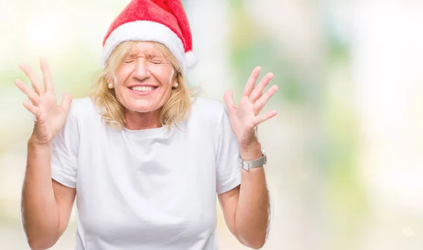 Blonde Vrouw Van Middelbare Leeftijd Met Kerst Hoed Geïsoleerd Achtergrond — Stockfoto