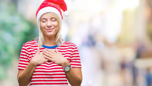 Jovem Mulher Loira Bonita Vestindo Chapéu Natal Sobre Fundo Isolado — Fotografia de Stock