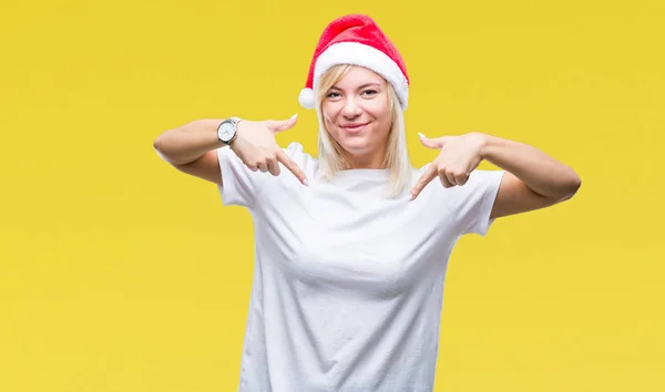 Молодая Красивая Блондинка Рождественской Шляпе Изолированном Фоне Выглядит Уверенно Улыбкой — стоковое фото