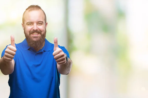 Pemuda Hipster Kaukasia Mengenakan Kemeja Biru Atas Latar Belakang Terisolasi — Stok Foto