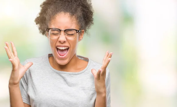 Mujer Afroamericana Joven Con Gafas Sobre Fondo Aislado Celebrando Loco — Foto de Stock