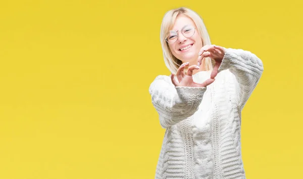 Giovane Bella Donna Bionda Indossa Maglione Invernale Occhiali Sfondo Isolato — Foto Stock