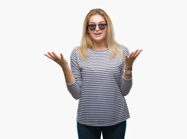 Young Caucasian Woman Wearing Sunglasses Isolated Background Celebrating Crazy Amazed — Stock Photo, Image