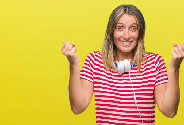 Junge Schöne Frau Mit Kopfhörern Über Isoliertem Hintergrund Die Überrascht — Stockfoto
