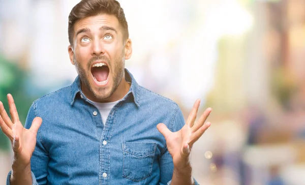 Jovem Homem Bonito Sobre Fundo Isolado Louco Louco Gritando Gritando — Fotografia de Stock