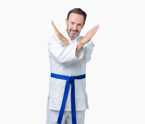 Stilig Medelåldern Senior Mannen Bär Kimono Uniform Över Isolerade Bakgrund — Stockfoto