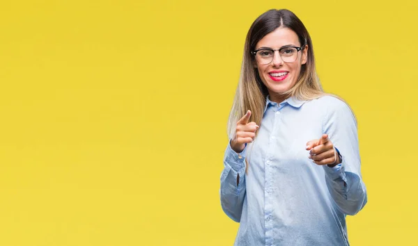 Jonge Mooie Zakenvrouw Bril Geïsoleerde Achtergrond Wijzen Vingers Naar Camera — Stockfoto