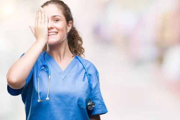 Jeune Fille Brune Médecin Portant Infirmière Chirurgien Uniforme Sur Fond — Photo