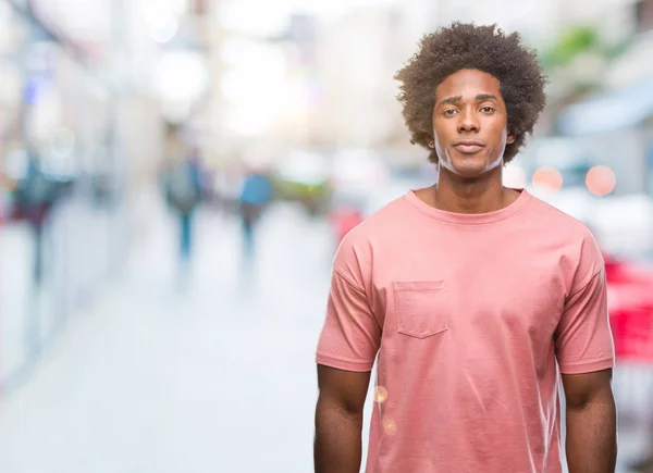 Homem Afro Americano Sobre Fundo Isolado Com Expressão Séria Rosto — Fotografia de Stock