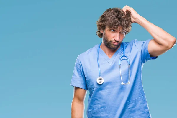 Yakışıklı Spanyol Cerrah Doktor Adam Izole Arka Plan Üzerinde Yanıltır — Stok fotoğraf