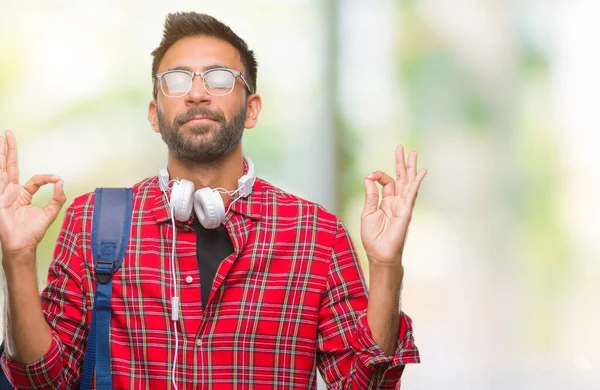 Relax Pro Dospělé Hispánský Studentů Muž Nosit Sluchátka Batoh Izolované — Stock fotografie