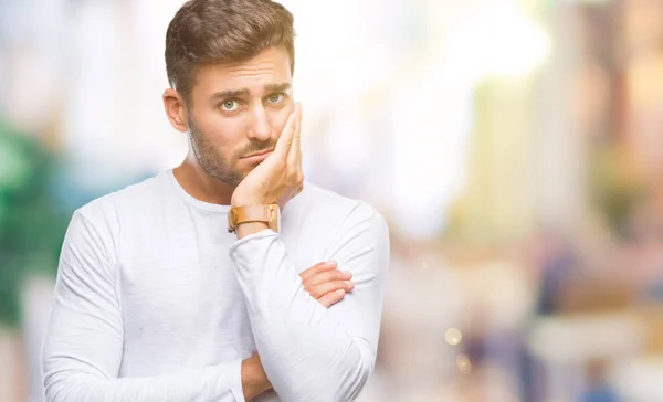 Jovem Homem Bonito Sobre Fundo Isolado Pensando Parecendo Cansado Entediado — Fotografia de Stock