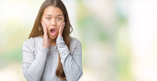 Junge Schöne Brünette Frau Trägt Pullover Über Isoliertem Hintergrund Angst — Stockfoto